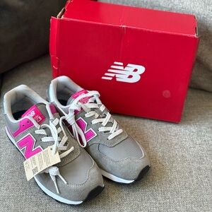 NWT NEW BALANCE grey and pink sneakers